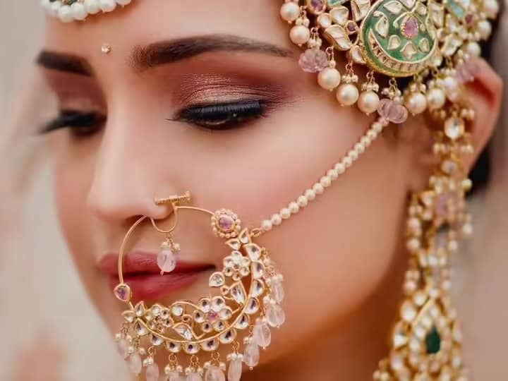 You will look most beautiful in bridal look, try these 5 nath look Bridal Nath Look: ब्राइडल लुक में आप दिखेंगी सबसे हसीन, ट्राई करें ये 5 नथ लुक