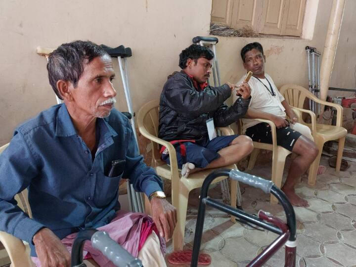 Chhattisgarh: गुजरात से जगदलपुर पहुंचे 2 दिव्यांग, सैकड़ों लोगों के चेहरे पर लौटाई मुस्कान, जानिए कैसे