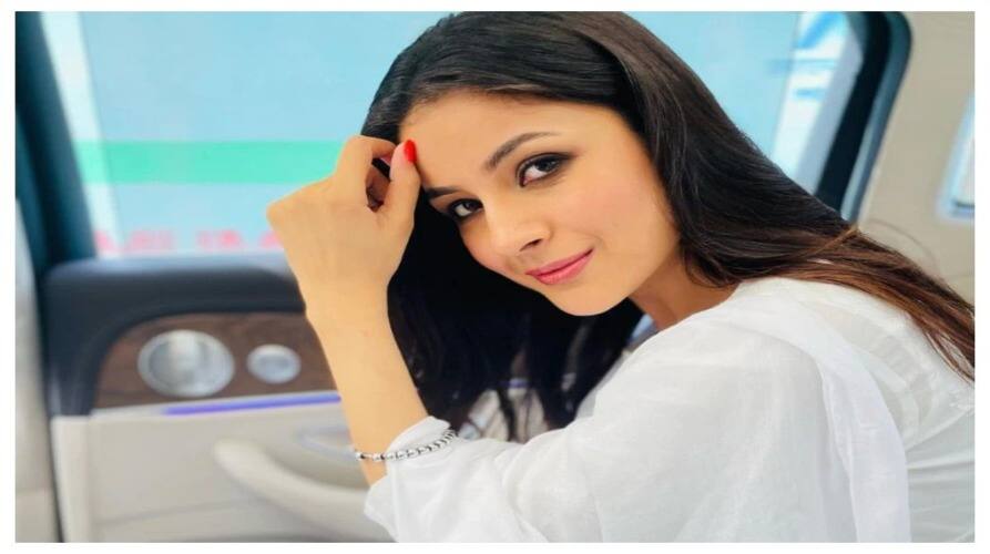 Shehnaaz Gill: ਸ਼ਹਿਨਾਜ਼ ਗਿੱਲ ਆਪਣੇ ਹੀ ਬੌਡੀਗਾਰਡ ‘ਤੇ ਭੜਕੀ, ਸ਼ਰੇਆਮ ਲਗਾ ਦਿੱਤੀ ਕਲਾਸ, ਇਹ ਹੈ ਵਜ੍ਹਾ shehnaaz-gill-got-angry-on-her-own-bodyguard-openly-conducted-class-for-fans-watch-video Shehnaaz Gill: ਸ਼ਹਿਨਾਜ਼ ਗਿੱਲ ਆਪਣੇ ਹੀ ਬੌਡੀਗਾਰਡ ‘ਤੇ ਭੜਕੀ, ਸ਼ਰੇਆਮ ਲਗਾ ਦਿੱਤੀ ਕਲਾਸ, ਇਹ ਹੈ ਵਜ੍ਹਾ