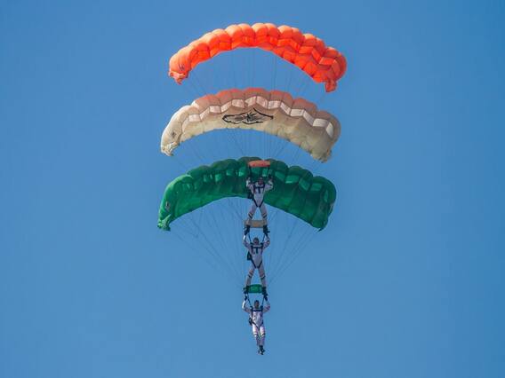 Air Fest Nagpur : नागपूरकरांनी अनुभवला हवाई थरार, वायूवीरांच्या चित्तथरारक कवायती Air Fest Nagpur : नागपूरकरांनी अनुभवला हवाई थरार, वायूवीरांच्या चित्तथरारक कवायती