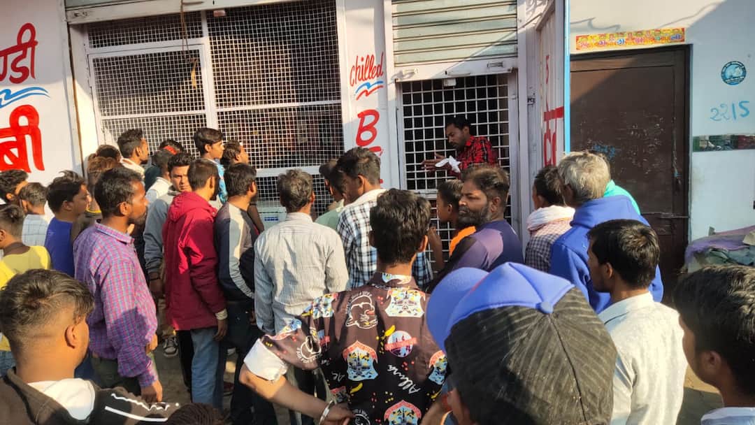 Bloody clash at liquor store in Ludhiana investigation continues ਲੁਧਿਆਣਾ 'ਚ ਸ਼ਰਾਬ ਦੇ ਠੇਕੇ 'ਤੇ ਖ਼ੂਨੀ ਝੜਪ, ਤੇਜ਼ਧਾਰ ਹਥਿਆਰਾਂ ਨਾਲ ਹੋਇਆ ਹਮਲਾ, ਜਾਂਚ ਜਾਰੀ