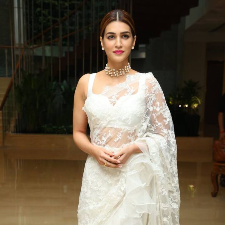 பாலிவுட்டின் திறமை மிகுந்த நடிகைகளுள் ஒருவர் கிருத்தி சனோன்