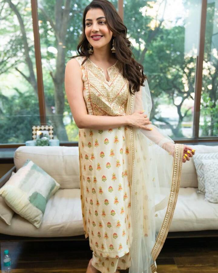 Kajal Aggarwal Photo: સાઉથથી લઈને બોલિવૂડ ફિલ્મોમાં પોતાની એક્ટિંગ અને સુંદરતાથી દર્શકોનું ધ્યાન ખેંચનારી અભિનેત્રી કાજલ અગ્રવાલની ફેન ફોલોઈંગ ખૂબ જ મોટી છે.