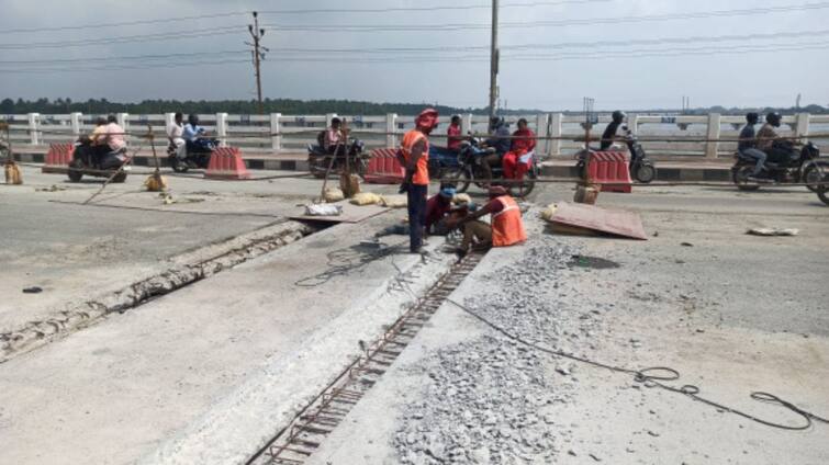 ABP NADU IMPACT :  Trichy District Collector Pradeep Kumar bans vehicle movement on Trichy Cauvery bridge ABP NADU IMPACT: திருச்சி காவிரி பாலத்தில் வாகனங்கள் செல்ல தடை - மாவட்ட ஆட்சியர் பிரதீப்குமார் உத்தரவு