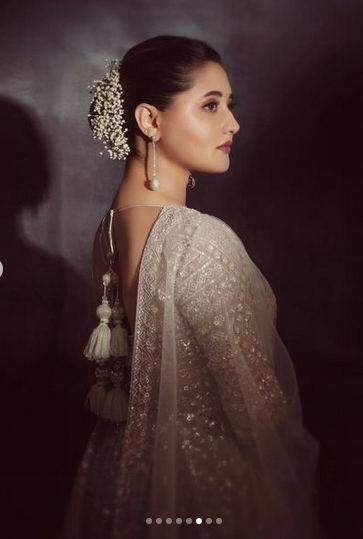 ਵੇਡਿੰਗ ਲੁੱਕ 'ਚ ਖੂਬਸੂਰਤ ਦਿਖੀ ਰਸ਼ਮੀ ਦੇਸਾਈ