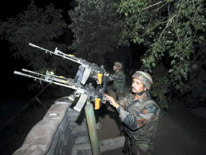 pakistani drone two pakistani drones seen near international border and run away after firing by bsf in punjab Pakistani Drone: ਕੌਮਾਂਤਰੀ ਸਰਹੱਦ ਉੱਤੇ ਦਿਸੇ ਪਾਕਿਸਤਾਨੀ ਡਰੋਨ, ਬੀਐਸਐਫ਼ ਨੇ ਵਰ੍ਹਾਈਆਂ ਗੋਲ਼ੀਆਂ