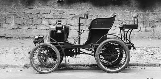 રેનોલ્ટ વિશ્વની ચોથા નંબરની કાર છે. 1899 પહેલા કંપની પોતાનો એક પ્રોટોટાઈપ બનાવી ચુકી હતી.