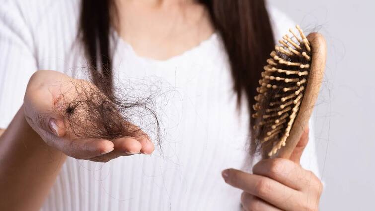 Hair care tips how to strengthen hair roots with coconut oil Hair Care Tips: ખરતા વાળથી પરેશાન છો? નારિયેળ તેલમાં માત્ર આ ત્રણમાંથી એક વસ્તુ કરીને લગાવો, રામબાણ ઇલાજ છે, અજમાવી જુઓ