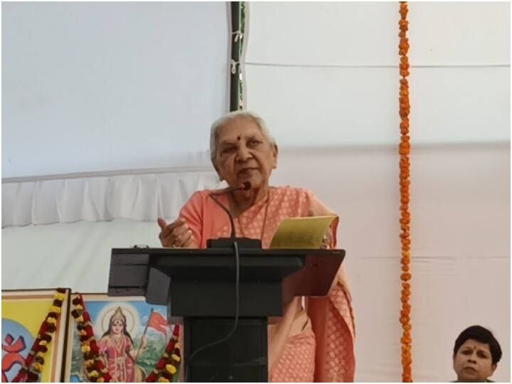 UP News lakhipur khiri governor anandiben patel attended annual day program iof saraswati vidya mandir ann Lakhimpur Khiri: कॉलेज के कार्यक्रम में पहुंचीं राज्यपाल आनंदीबेन पटेल, कहा - 'बच्चों को रुचि के हिसाब से पढ़ाना जरूरी'