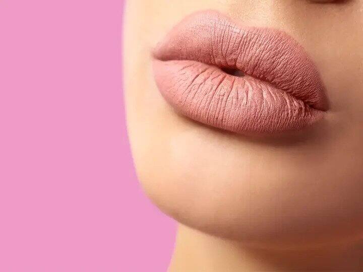 If you want to avoid chapped lips in winter and also have to apply lipstick, then this lipstick is the best. Lipstick For Winter: सर्दियों में होठों को फटने से बचाना है और लिपस्टिक भी लगानी है तो ये है बेस्ट