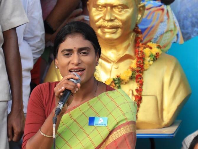 YSRTP Chief YS Sharmila Criticises Cm KCR Over Development Of Telangana DNN  | YS Sharmila: బంగారు తెలంగాణ అని చెప్పి, బీర్ల తెలంగాణ, బార్ల తెలంగాణ:  వైఎస్‌ షర్మిల ఫైర్