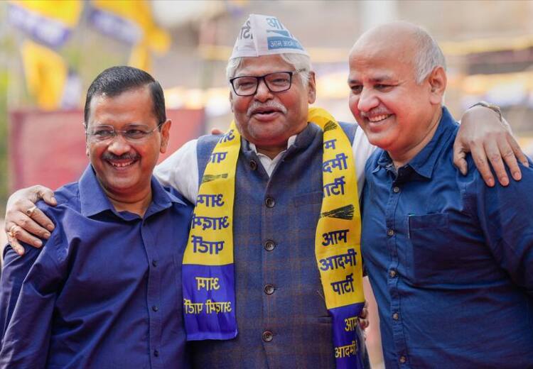 MCD चुनाव से ठीक पहले AAP में शामिल हुए महाबल मिश्रा, कहा- कांग्रेस को जमीनी कार्यकर्ता की पहचान नहीं Senior Congress leader Mahabal Mishra joins AAP before MCD elections ANN MCD चुनाव से ठीक पहले AAP में शामिल हुए महाबल मिश्रा, कहा- कांग्रेस को जमीनी कार्यकर्ता की पहचान नहीं