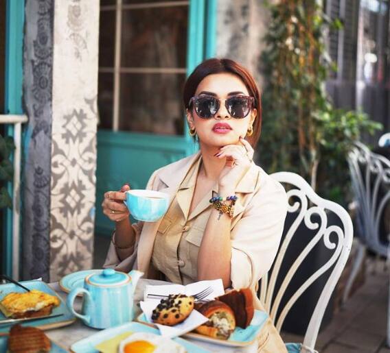 अवनीत कौरच्या दिलखेचक अदा