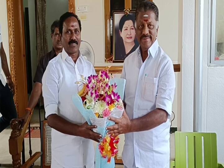 Theni: Supporters of OPS  Meeting at Periyakulam against former minister Sengottaiyan கட்டம் கட்டி ஒதுக்கி  வைத்த ஓபிஎஸ் ஆதரவாளர்கள்; செங்கோட்டையனை எதிர்த்து பெரியகுளத்தில் ஓபிஎஸ் உடன் சந்திப்பு