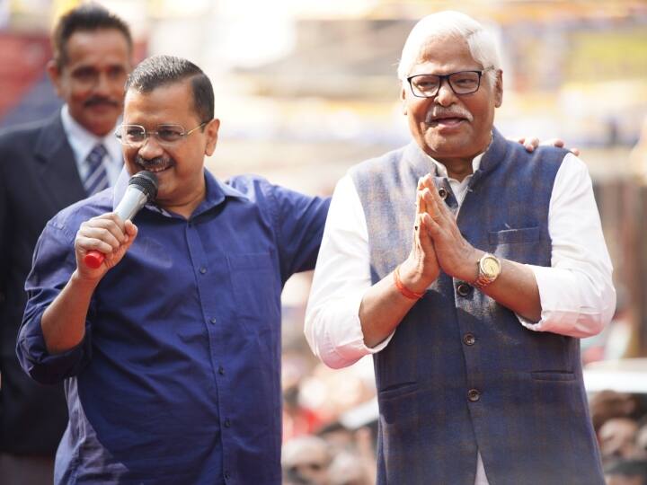 Delhi MCD Election 2022 Congress party former MP Mahabal Mishra joins AAP Know his political journey ANN Delhi MCD Election 2022: दिल्ली में कांग्रेस को झटका, पूर्व सांसद महाबल मिश्रा ने थामा AAP का दामन, जानें उनका सियासी सफर