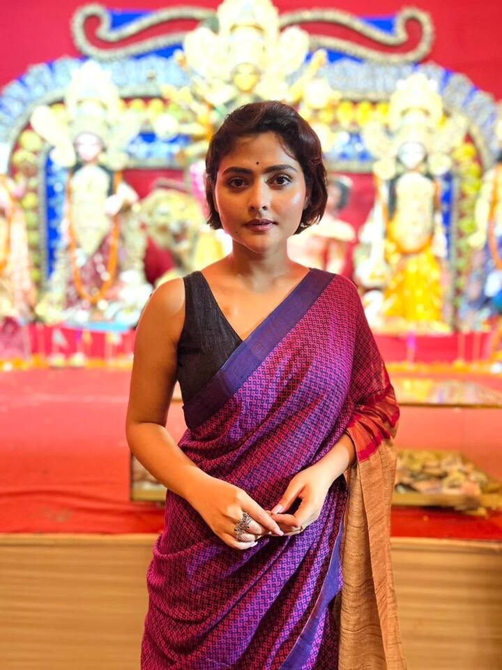 জীবনযুদ্ধের লড়াকু অভিনেত্রী বিদায় জানালেন। ব্রেন স্ট্রোকে আক্রান্ত হয়ে ১ নভেম্বর থেকে হাওড়ার এক হাসপাতালে চিকিৎসাধীন ছিলেন ঐন্দ্রিলা।