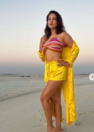 Pics: अपकमिंग फिल्म 'ओह माई घोस्ट' से पहले सनी ने कराया हॉरर फोटोशूट, देखें हॉट अवतार Pics: अपकमिंग फिल्म 'ओह माई घोस्ट' से पहले सनी ने कराया हॉरर फोटोशूट, देखें हॉट अवतार