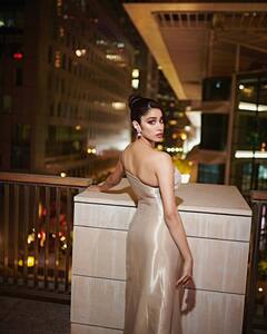 Janhvi Kapoor: બોડીકોન ડ્રેસમાં જાહ્નવી કપૂરનું હોટ ફોટોશૂટ,જુઓ બોલ્ડ અંદાજ