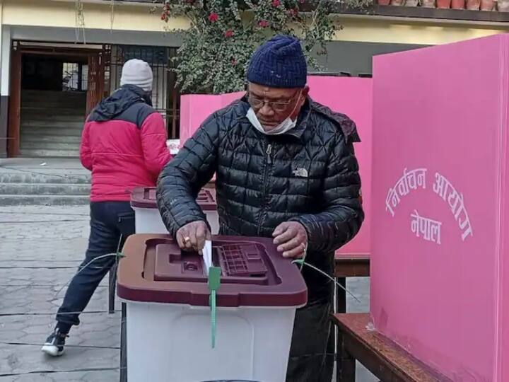 Nepal Election 2022 amid some incidents of  violence and clashes election completed with 61 percent voting Nepal Election 2022:  छिटपुट हिंसा और झड़प की घटनाओं के बीच नेपाल में चुनाव संपन्न, 61 प्रतिशत हुई वोटिंग