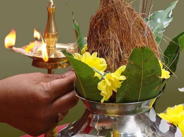 ਨਾਰੀਅਲ ਨੂੰ ਬਹੁਤ ਪਵਿੱਤਰ ਮੰਨਿਆ ਜਾਂਦਾ ਹੈ। ਨਾਰੀਅਲ ਵਿੱਚ ਭਗਵਾਨ ਬ੍ਰਹਮਾ, ਵਿਸ਼ਨੂੰ ਅਤੇ ਮਹੇਸ਼ ਤਿੰਨੋਂ ਤ੍ਰਿਏਕ ਦਾ ਨਿਵਾਸ ਮੰਨਿਆ ਜਾਂਦਾ ਹੈ। ਨਾਰੀਅਲ ਦੀਆਂ ਤਿੰਨ ਅੱਖਾਂ ਨੂੰ ਸ਼ਿਵ ਦੇ ਤ੍ਰਿਨੇਤਰ ਦਾ ਰੂਪ ਮੰਨਿਆ ਜਾਂਦਾ ਹੈ।