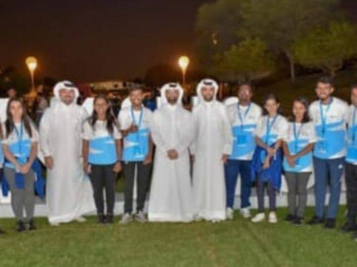 स्लम सॉकरच्या माध्यमातून झोपडपट्टीतील मुलांना फुटबॉलपटू बनवण्याचा काम गेले अनेक दशकं विजय यांनी केलं असून आता फिफा ने बारसेंच्या एका शिष्याला विश्वचषक पाहण्यासाठी थेट कतारला आमंत्रित केलं आहे.