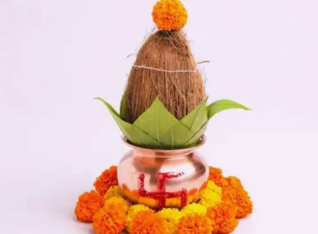 ਅਜਿਹਾ ਮੰਨਿਆ ਜਾਂਦਾ ਹੈ ਕਿ ਭਗਵਾਨ ਵਿਸ਼ਨੂੰ ਅਤੇ ਮਾਂ ਲਕਸ਼ਮੀ ਨੇ ਨਾਰੀਅਲ ਦੇ ਦਰੱਖਤ ਅਤੇ ਕਾਮਧੇਨੂ ਨੂੰ ਧਰਤੀ 'ਤੇ ਲਿਆਂਦਾ ਸੀ। ਨਾਰੀਅਲ ਦੇ ਦਰੱਖਤ ਨੂੰ ਕਲਪਵ੍ਰਿਕਸ਼ ਵੀ ਕਿਹਾ ਜਾਂਦਾ ਹੈ। ਮੰਨਿਆ ਜਾਂਦਾ ਹੈ ਕਿ ਭਗਵਾਨ ਨੂੰ ਨਾਰੀਅਲ ਚੜ੍ਹਾਉਣ ਨਾਲ ਦੁੱਖ-ਦਰਦ ਨਾਸ਼ ਹੋ ਜਾਂਦੇ ਹਨ।