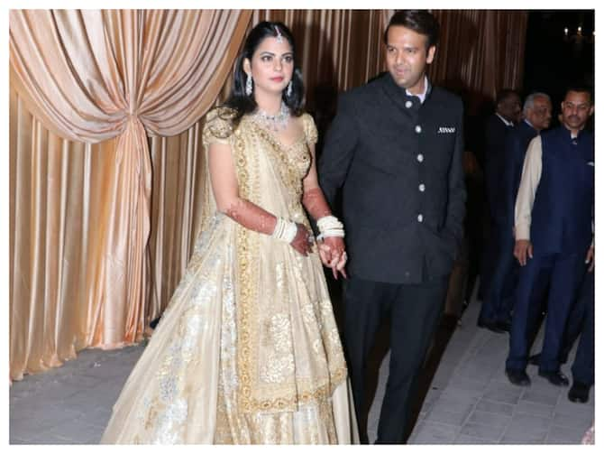 Isha Ambani And Her Husband Anand Piramal Were Blessed With Twins!