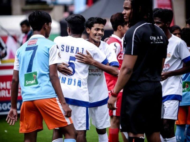 फिफा एक जगातील श्रीमंत संघटना असली, तरी फुटबॉल मुळात गरीबांचा खेळ आहे, असं बारसे यांनी म्हटलं आहे.