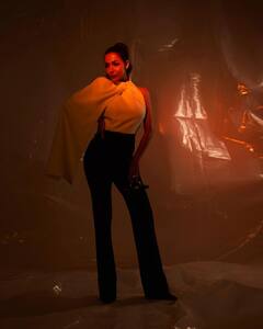 Malaika Aroroa: कॅमेऱ्यात कैद झाला मलायका अरोराचा सिझलिंग लूक, फोटो व्हायरल!