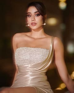 Janhvi Kapoor: துபாயில் ஜான்வி கபூர்..! வைரலாகும் சூப்பர் க்ளிக்ஸ்!