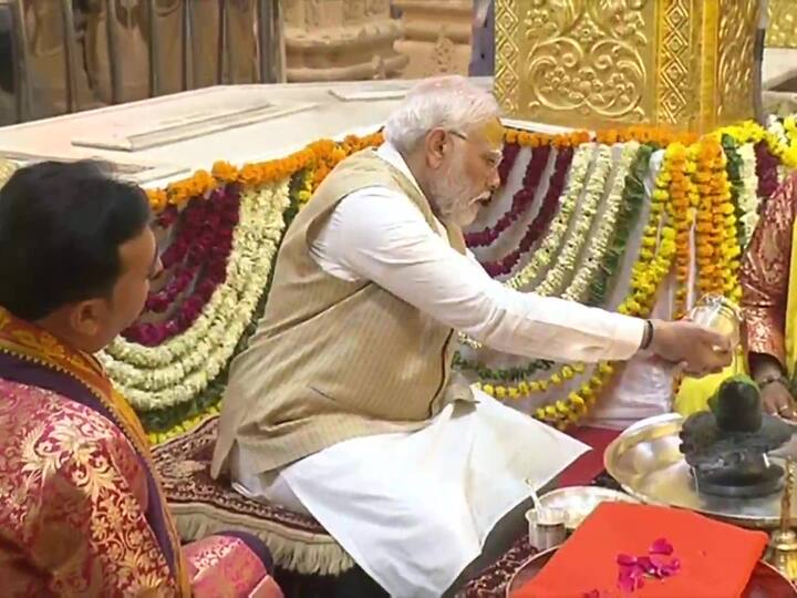 PM Modi offers prayers to the Aadi jyotirlinga of Lord Shiva. (Source: ANI)