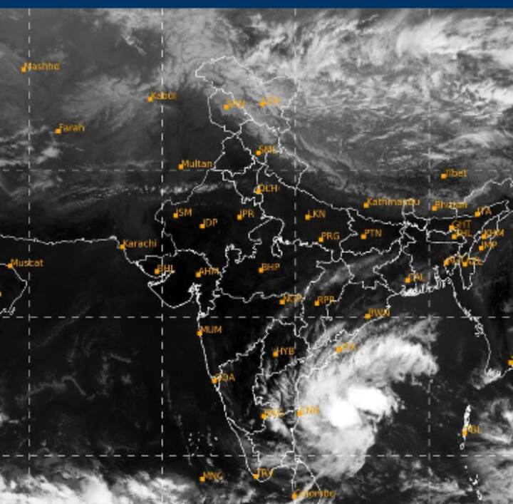 Low pressure zone near to chennai in 670 kms long imd report Rain Alert : சென்னையில் இருந்து 670 கி.மீ. தொலைவில் காற்றழுத்தத் தாழ்வு மண்டலம்.. வானிலை மைய அப்டேட் இதோ..