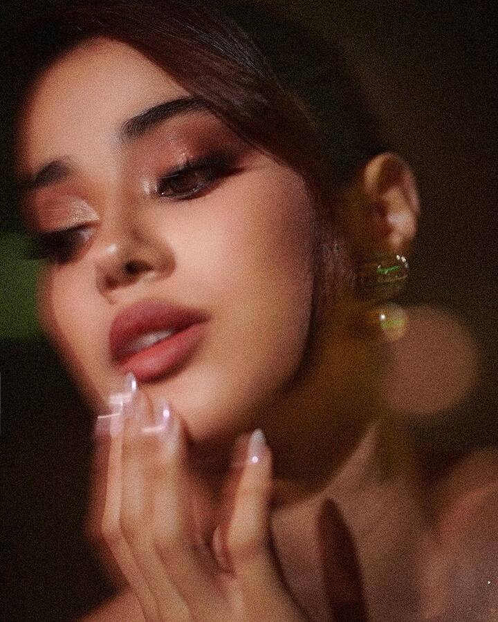 ஆளாக்கினாள் அன்பிலே…..