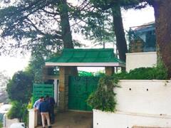 कांग्रेस का पावर सेंटर 'होली लॉज', जहां मतदान के बाद नेता के साथ अफसर भी लगा रहे हाजिरी