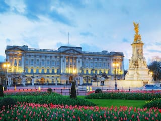 Buckingham Palace: दुनिया के सबसे महंगे आलीशान घर को देख दंग रह जाएंगे आप, यहां हैं 775 कमरे, गार्डन, एटीएम और भी बहुत कुछ
