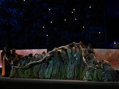 FIFA World Cup Opening Ceremony: जोरदार तरीके से हुआ टूर्नामेंट का आगाज, तस्वीरों में देखें ओपनिंग सेरेमनी की बड़ी चीजें