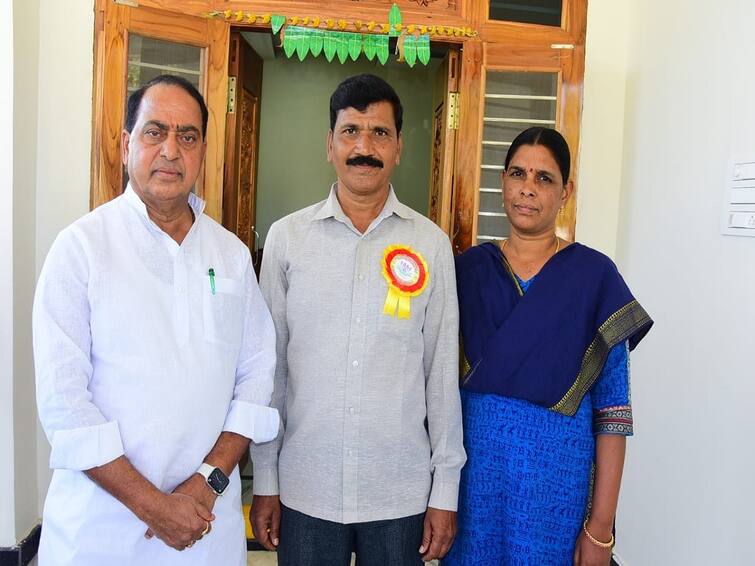 Nirmal News Minister Indra Karan Reddy Visited Ex Maoist Oggu Satwaji Minister Indrakaran Reddy: మాజీ మావోయిస్టు ఒగ్గు సట్వాజీ ఇంట్లో మంత్రి ఇంద్రకరణ్ - అండంగా ఉంటామని హామీ