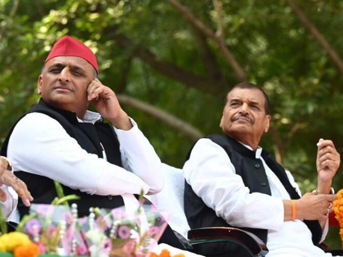 UP By-Election 2022 Samajwadi Party Chief Akhilesh Yadav First Reaction On  Shivpal Yadav Campaign In Mainpuri Bypoll | Mainpuri By-Election: चाचा  शिवपाल के साथ मंच साझा करने पर आई अखिलेश यादव की