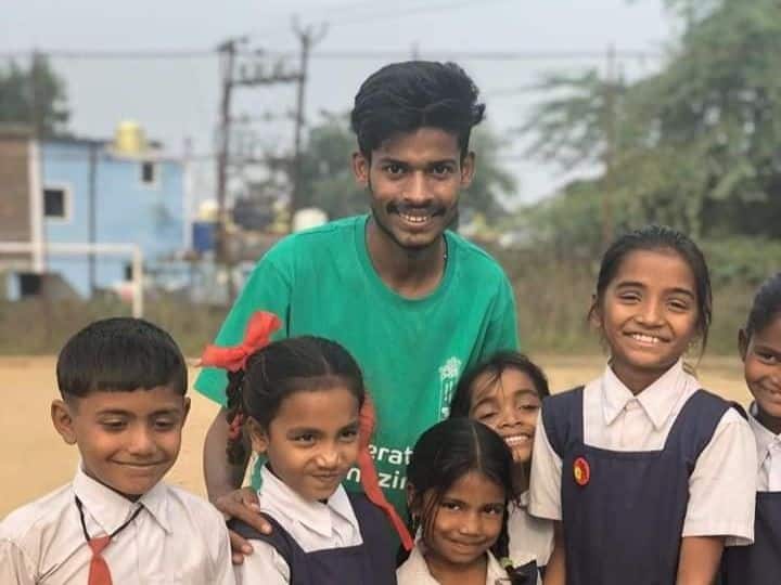 या भव्य क्रीडा आयोजनात फिफाने नागपूरचे फुटबॉल प्रशिक्षक विजय बारसे यांची आठवण आवर्जून ठेवली आहे.