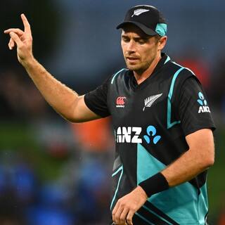 INDvsNZ: கடைசி ஓவரில் அசத்தல் ஹாட்ரிக்...! நியூசி. வீரர் டிம் சவுதி புதிய சாதனை..
