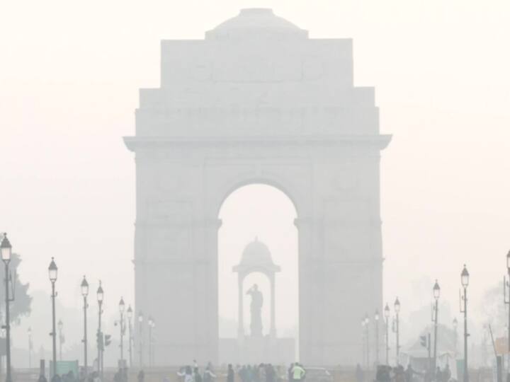 Air quality in the national capital continued to be in the 'poor' category on Sunday. (Source: ANI)
