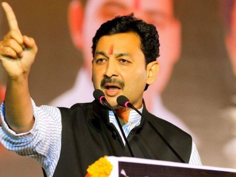 Sambhaji Raje Chhatrapati has expressed his anger against Maharashtra Governor Bhagat Singh Koshyari statement regarding Chhatrapati Shivaji Maharaj  राज्यपालांची वक्तव्यं दुर्दैवी, फडणवीसांनी उत्तर द्यावं, संभाजीराजे छत्रपतींचा संताप 