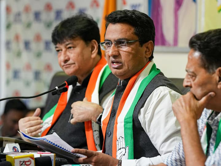 Delhi Pradesh Congress Committee (DPCC) President Anil Kumar along with party's senior leaders during release of manifesto for upcoming Municipal Corporation of Delhi (MCD) Elections 2022, in New Delhi, Saturday, Nov. 19, 2022. (Image Source: PTI)
