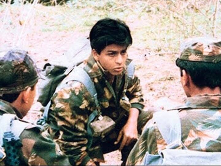 इस लिस्ट में सबसे पहला नाम हम लेते हैं बॉलीवुड के किंग शाहरुख खान का. शाहरुख खान ने अपने करियर की शुरुआत टीवी सीरियल 'फौजी' से की थी. इसके बाद शाहरुख टीवी सीरियल 'सर्कस' और 'दिल दरिया' में भी नजर आए. शाहरुख ने फिल्म 'दीवाना' से बॉलीवुड में डेब्यू किया था और आज बॉलीवुड के बादशाह कहलाते हैं.