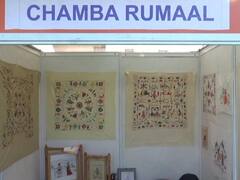 कभी देखा है 30 हजार रुपये का रूमाल, जानें क्या है इस चंबा रूमाल में खास?