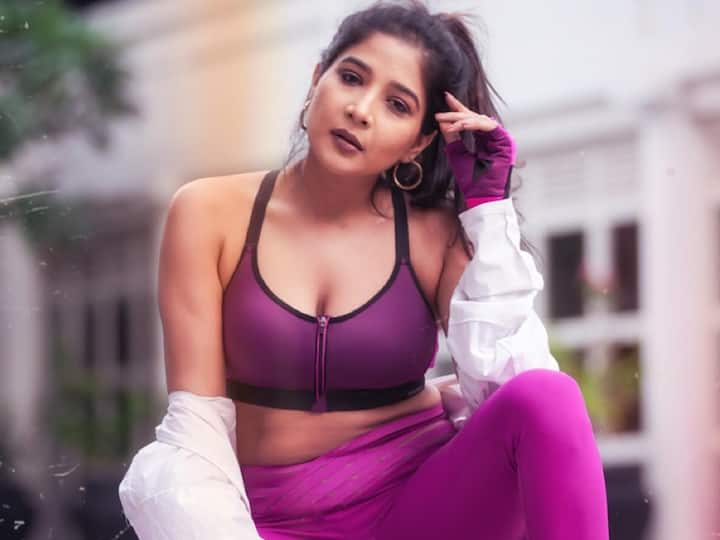 Actress Sakshi Agarwal Latest Photos: 'ஊதா கலரு ரிப்பன்..' நடிகை சாக்ஷி அகர்வாலின் சமீபத்திய புகைப்படங்கள் !