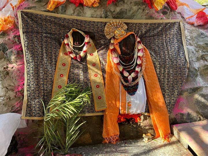 ભગવાન શ્રીકૃષ્ણએ ઈન્દ્રના ક્રોધ અને અત્યાચાર સામે વ્રજવાસીઓનું રક્ષણ કરવા પોતાની ટચલી આંગળી પર ગોવર્ધન પર્વત ઉંચકયો હતો.