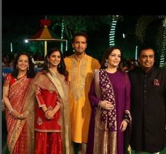 Isha Ambani की शादी में खाना परोसते नजर आए थे ऐश्वर्या राय और शाहरुख खान जैसे सुपरस्टार्स, देखें तस्वीरें