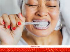 Oral Health: ज्यादा देर तक दांत रगड़ने से नहीं होते दांत साफ, क्या है ब्रश करने का सही तरीका