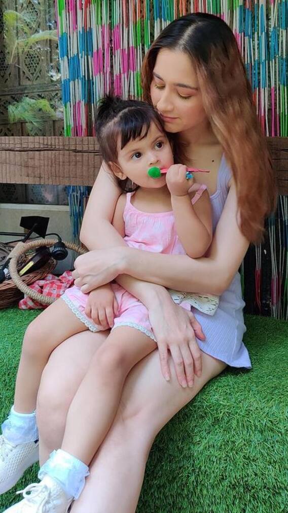 बेटी संग संजीदा का हॉलिडे, खास है बॉन्ड